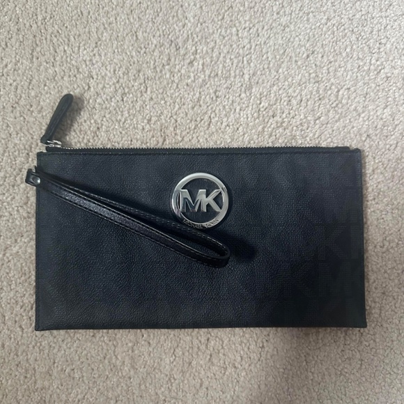 Michael Kors Leather Logo Wristlet - Picture 1 of 8